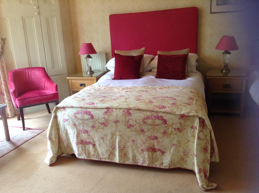 ピトロクリー Craigroyston House Bed & Breakfast エクステリア 写真