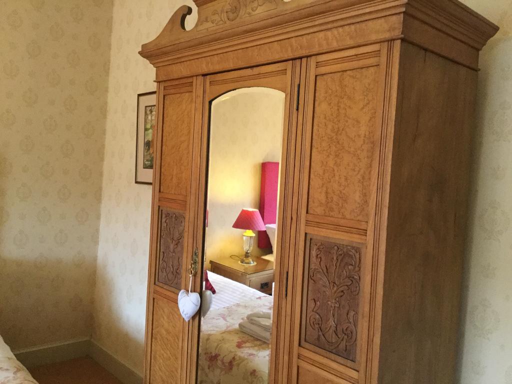 ピトロクリー Craigroyston House Bed & Breakfast エクステリア 写真